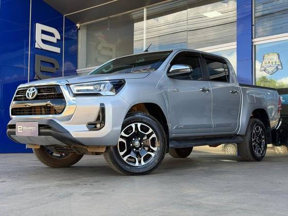 TOYOTA HILUX 2.8 D-4D TURBO DIESEL CD SRV 4X4 AUTOMÁTICO TOYOTA HILUX 2.8 D-4D TURBO DIESEL CD SRV 4X4 AUTOMÁTICO